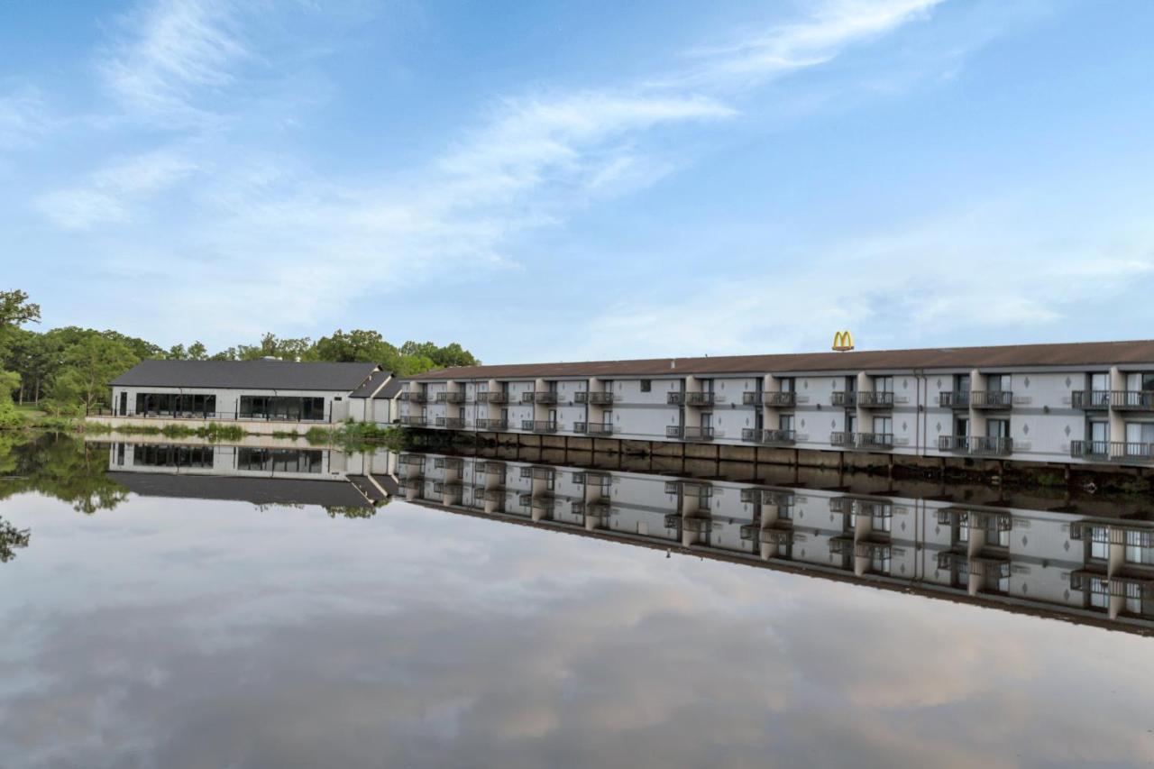 Waterbird Lakeside Inn Chesterton Buitenkant foto